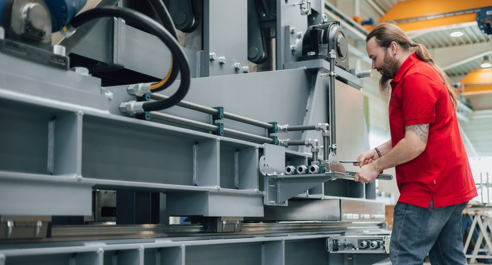 Mechanische Montage und elektrische Verknüpfung bei Heeg Konstruktion- und Maschinenbau GmbH in Aschaffenburg